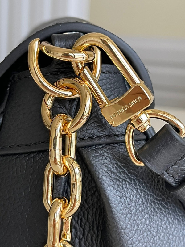 l0*is V*t0n favorite