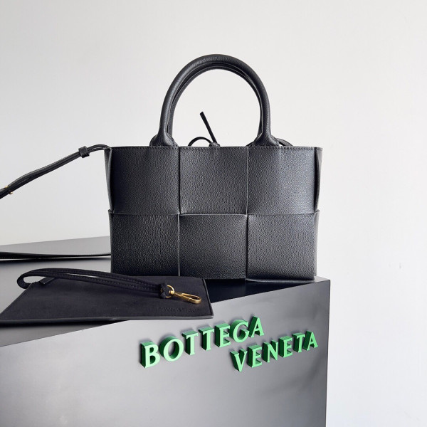 bo*te*ga Ve*ne*ta arco mini tote