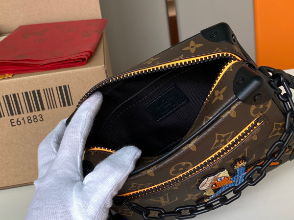 l0*is V*t0n soft trunk