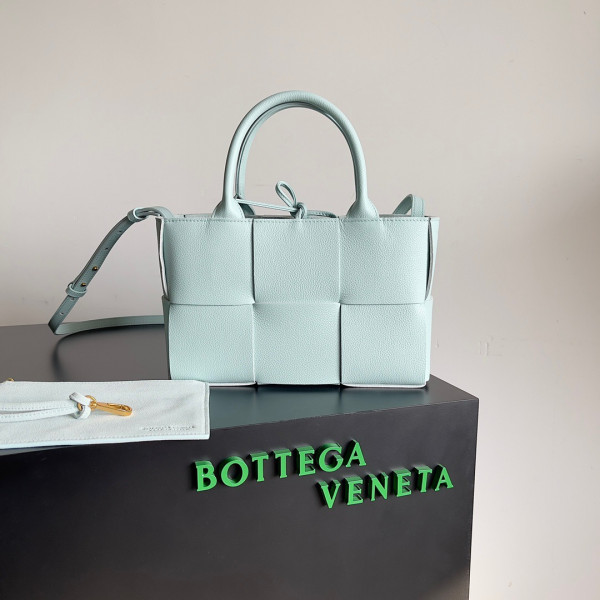 bo*te*ga Ve*ne*ta arco mini tote