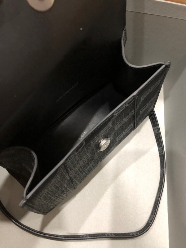 Ba*len*cia*ga hourglass