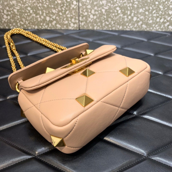 VALENTINO ONLINE EXCLUSIVE SMALL ROMAN STUD THE SHOULDER BAG WITH CHAIN