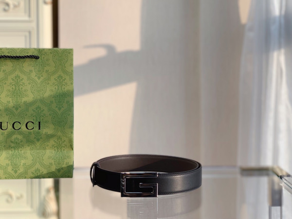 G*u*i reversible belt with square g buckle