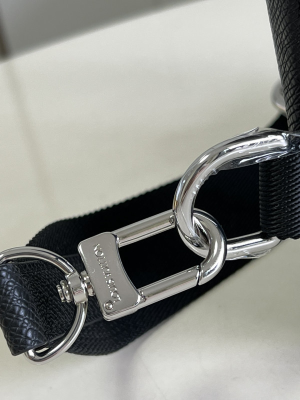 l0*is V*t0n avenue sling bag