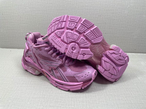 Ba*len*cia*ga runner