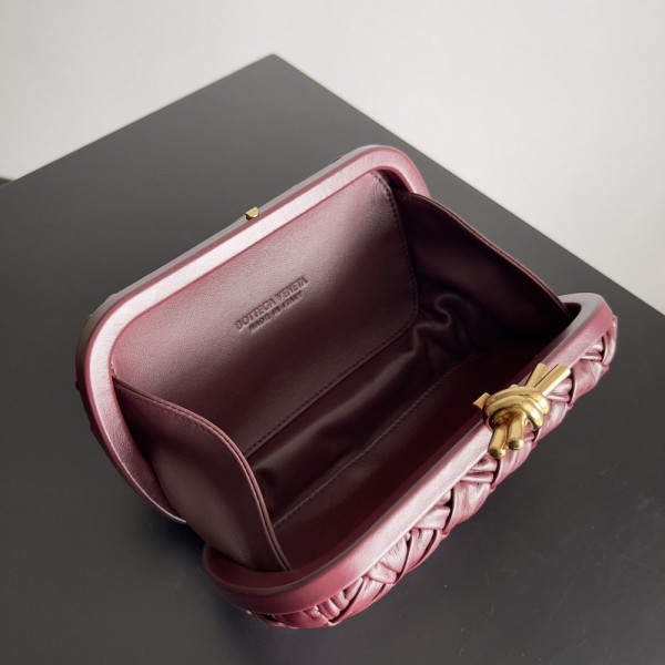 bo*te*ga Ve*ne*ta knot minaudiere