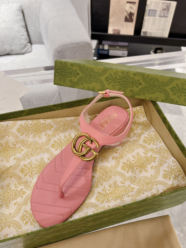 G*u*i slide sandals