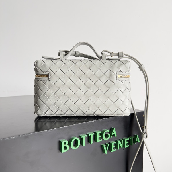 bo*te*ga Ve*ne*ta  vanity case crossbody bag