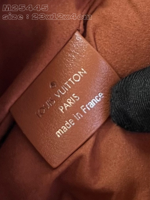 l0*is V*t0n slim trunk-23*12*4cm