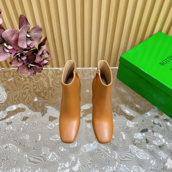 bo*te*ga Ve*ne*ta knot ankle boot