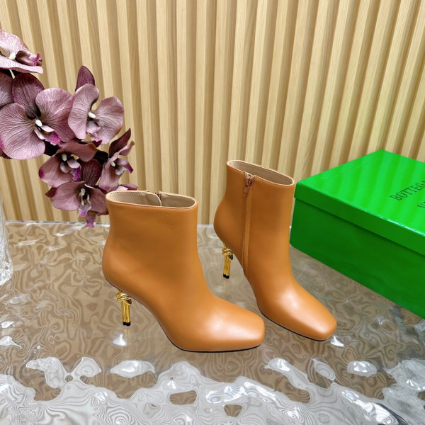 bo*te*ga Ve*ne*ta knot ankle boot