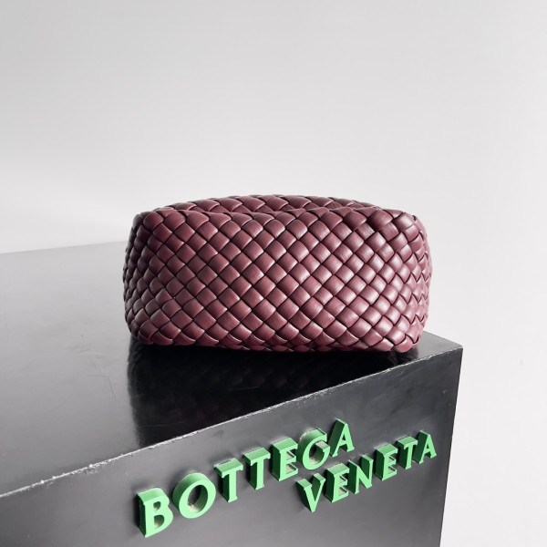 bo*te*ga Ve*ne*ta mini cobble top handle