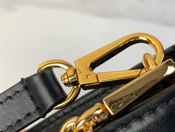 l0*is V*t0n wallet on chain capucines