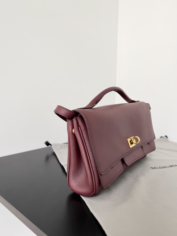 Ba*len*cia*ga bel air small clutch