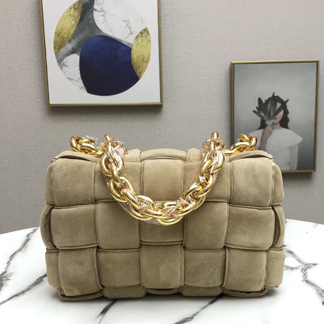 bo*te*ga Ve*ne*ta the chain cassette