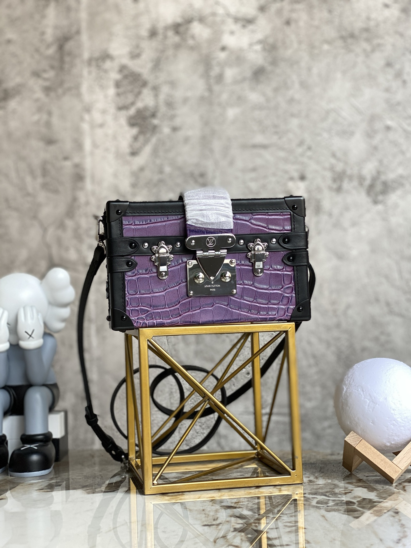 l0*is V*t0n petite malle