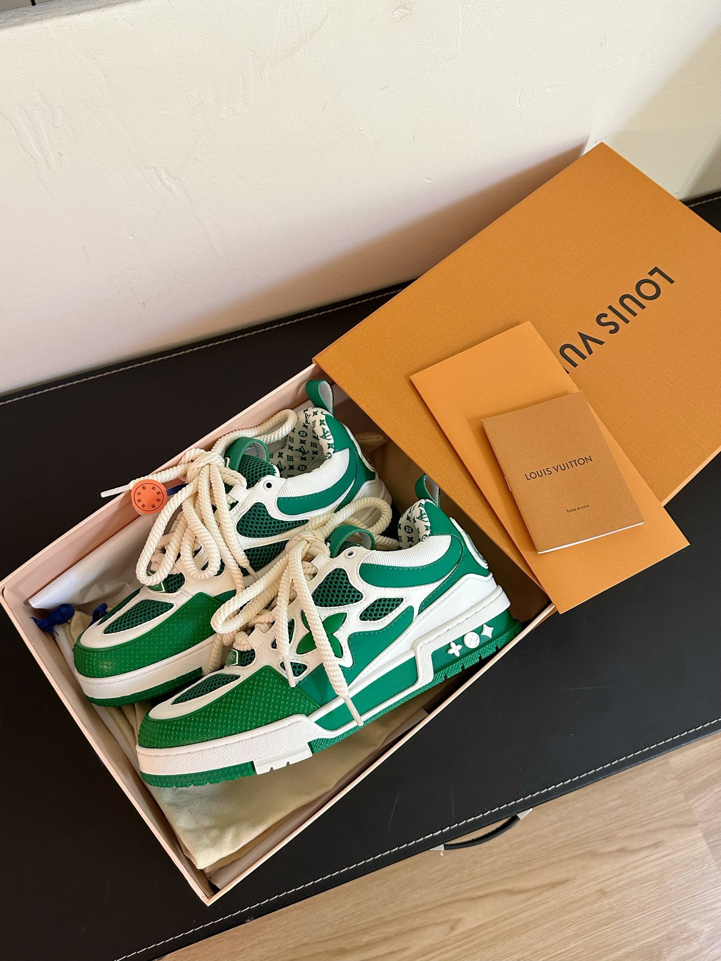 l0*is V*t0n sneakers